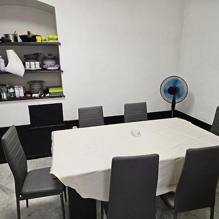 Casa Regis - Free Parking Hotel Genoa Bagian luar foto