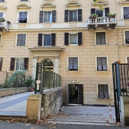 Casa Regis - Free Parking Hotel Genoa Bagian luar foto