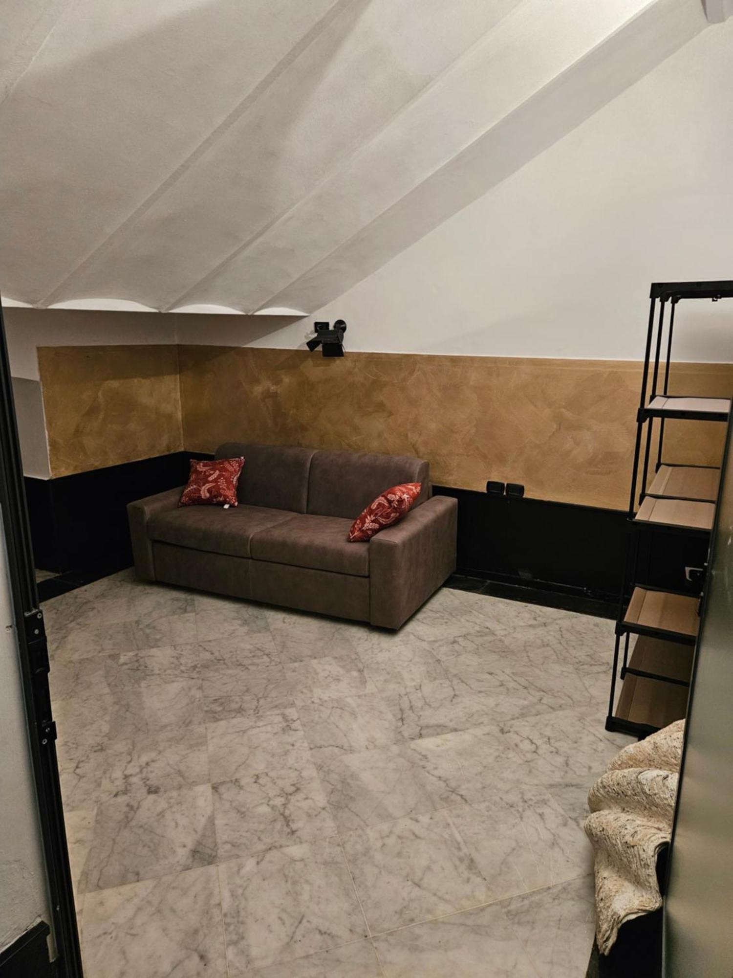 Casa Regis - Free Parking Hotel Genoa Bagian luar foto