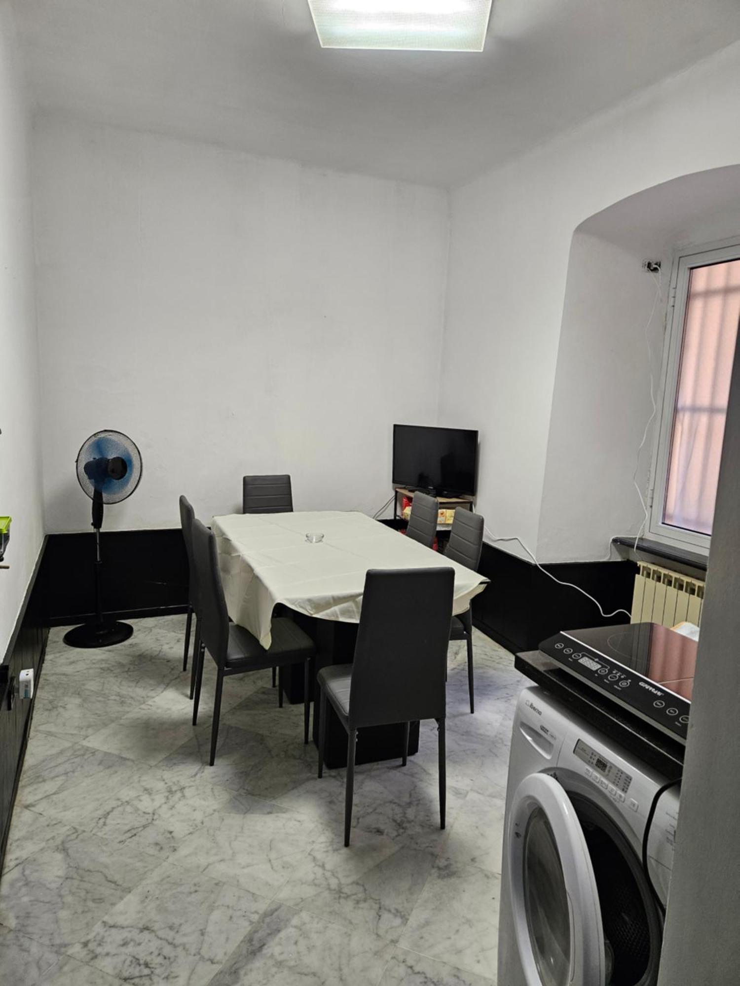 Casa Regis - Free Parking Hotel Genoa Bagian luar foto