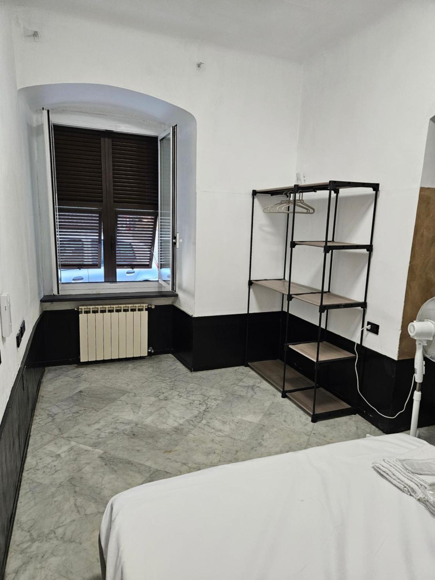Casa Regis - Free Parking Hotel Genoa Bagian luar foto