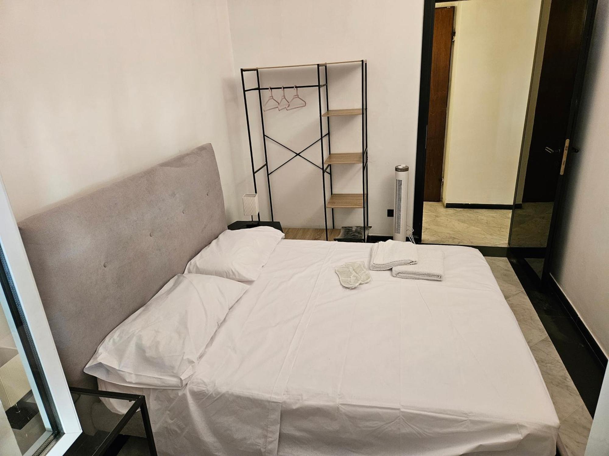 Casa Regis - Free Parking Hotel Genoa Bagian luar foto