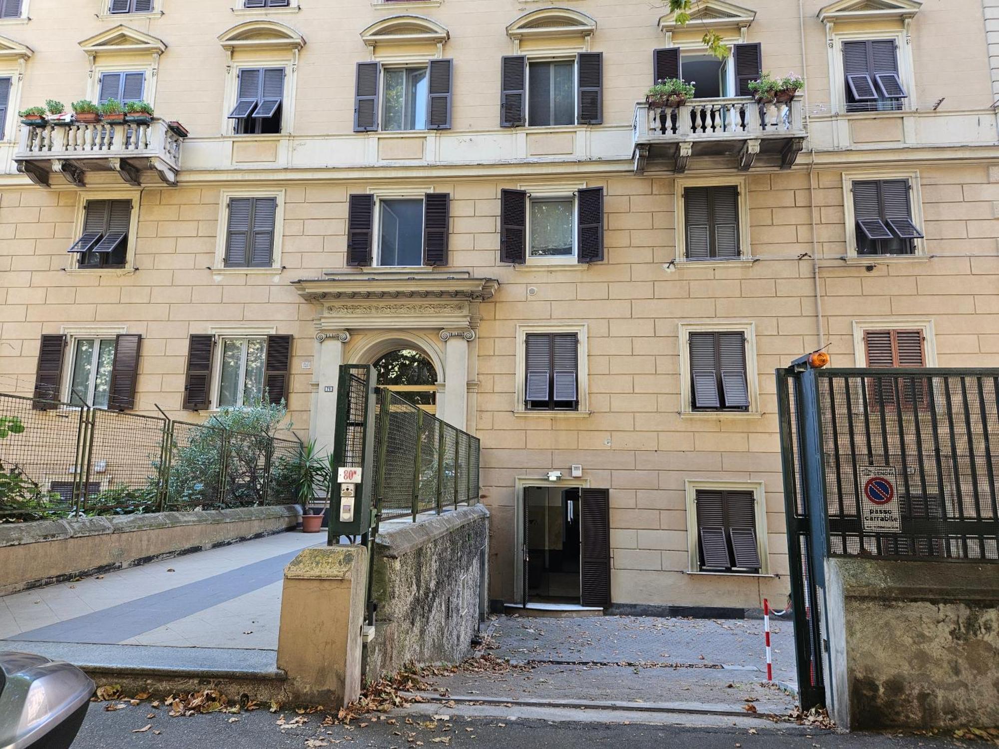 Casa Regis - Free Parking Hotel Genoa Bagian luar foto